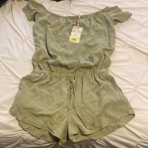 NWT Chelsea & Violet Romper | 100% Tencel | Medium